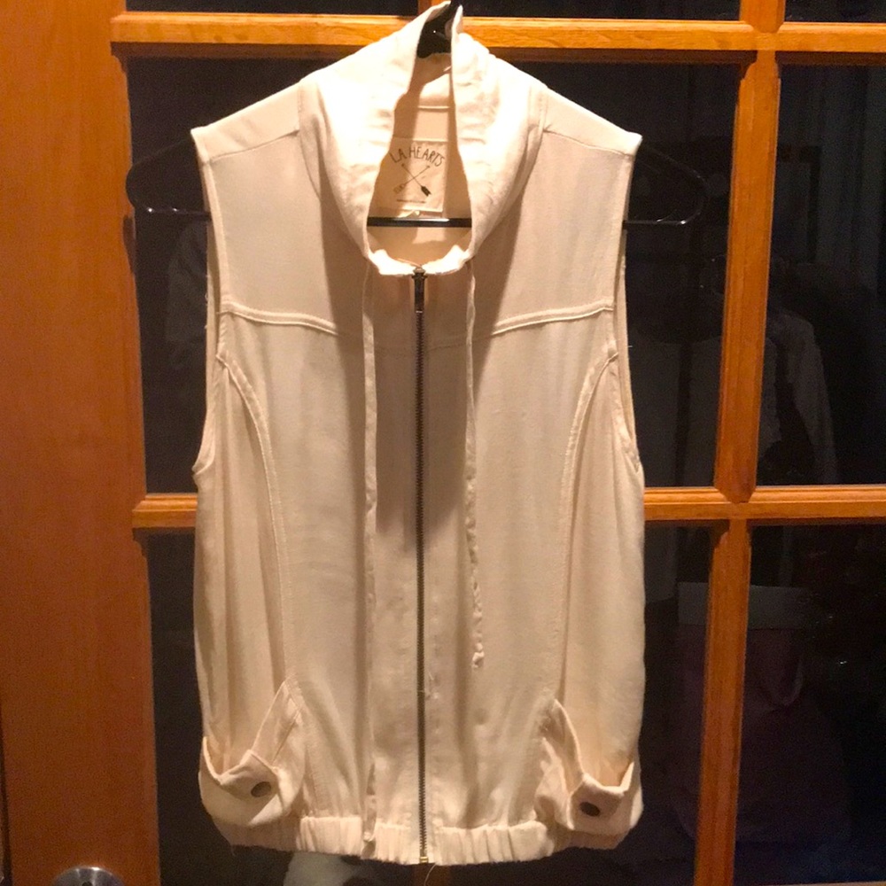 L. A. Hearts women’s vest. Size S. Ivory. Cowl neck with ties. Front pockets.